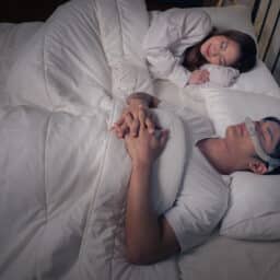 Person uses CPAP in bed